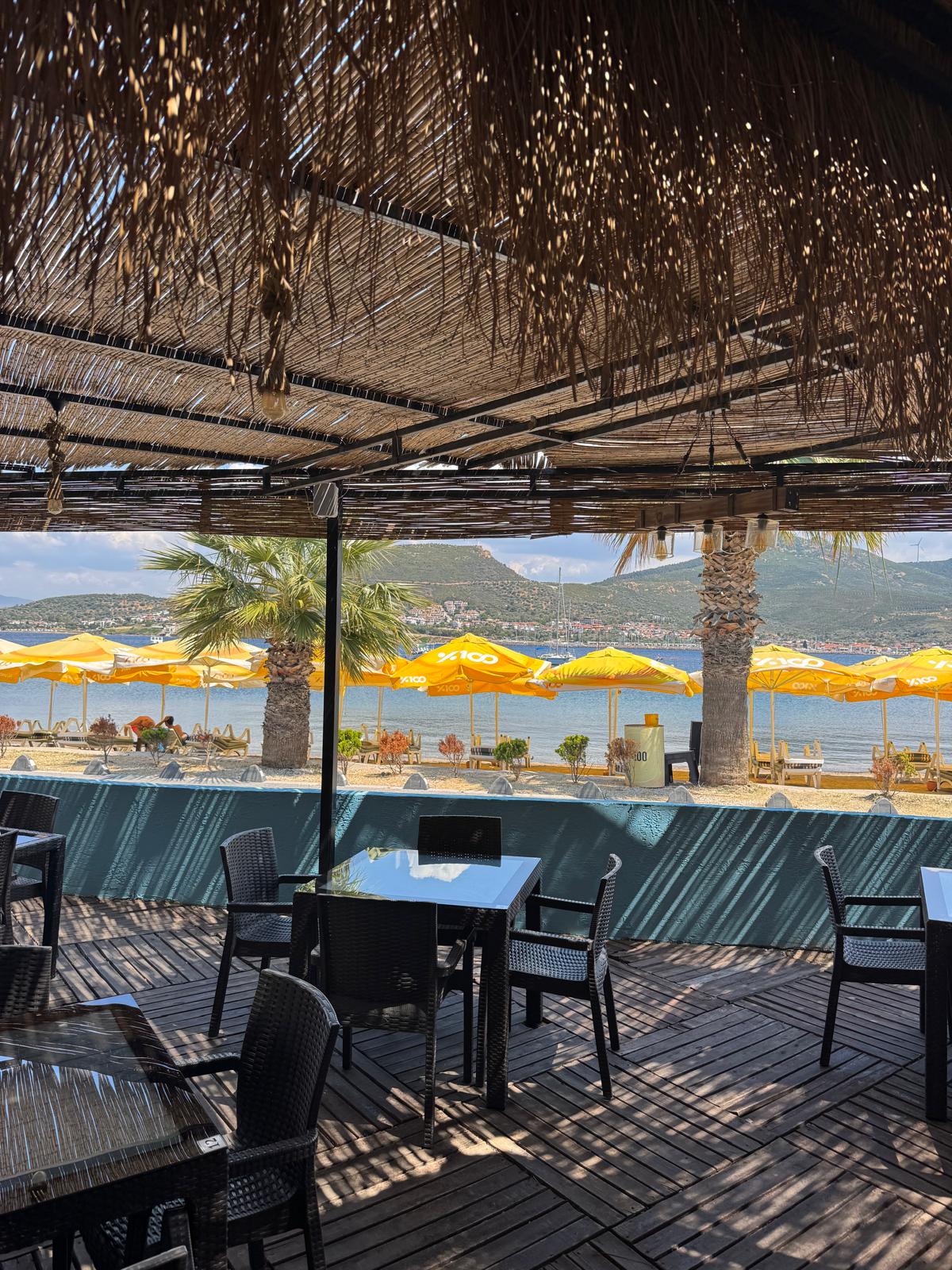 Deniz restoranı akşam manzarası